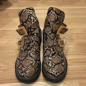 Designer-Like Crocodile Boots